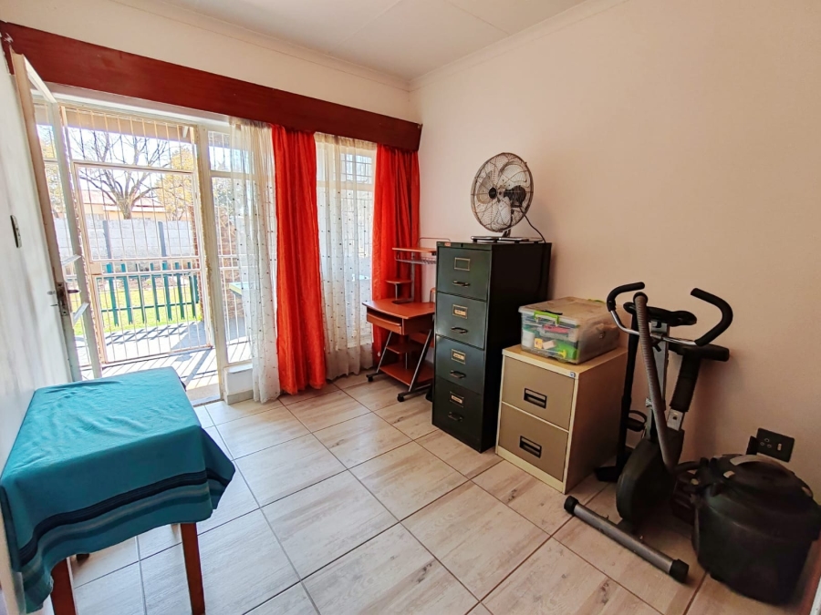 5 Bedroom Property for Sale in Miederpark North West